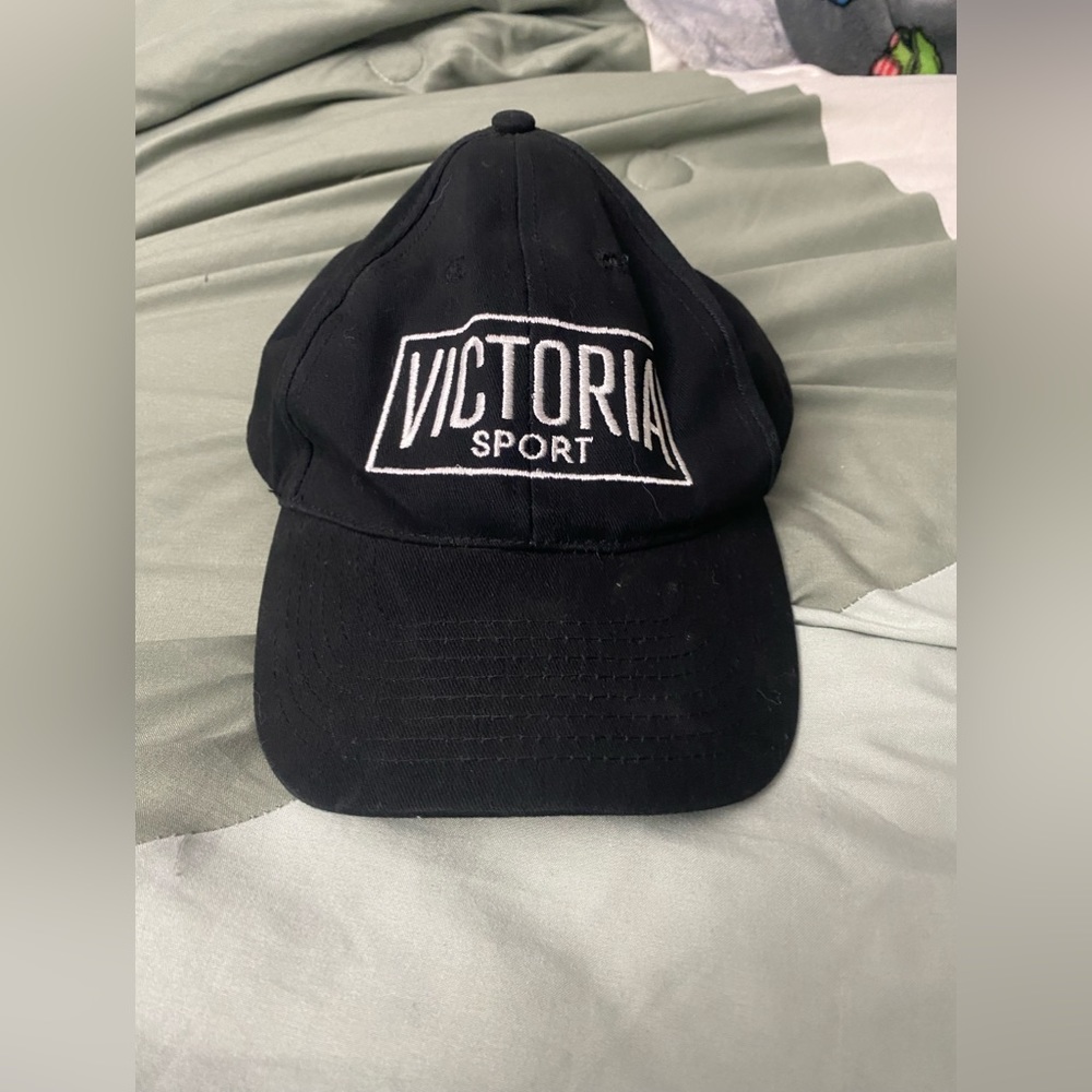WOMANS VICTORIA SECRETS HAT